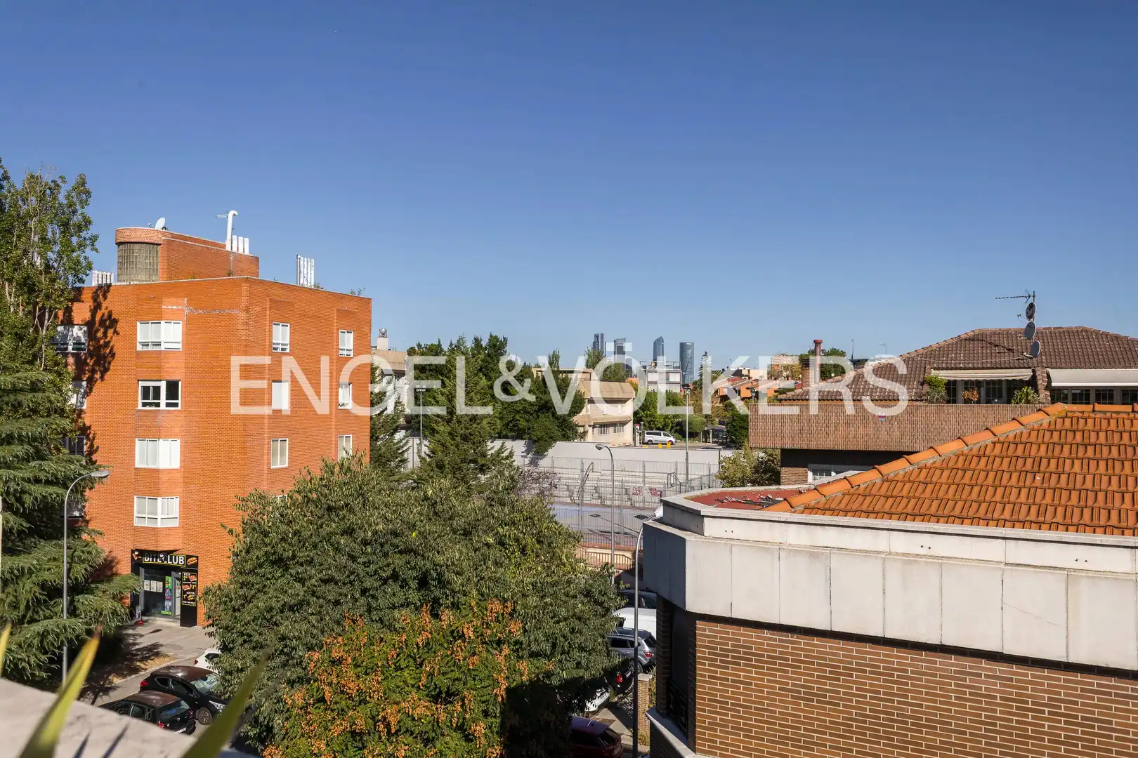 Vista exterior de Casa o chalet en venta en Madrid con Aire acondicionado, Calefacción y Jardín privado