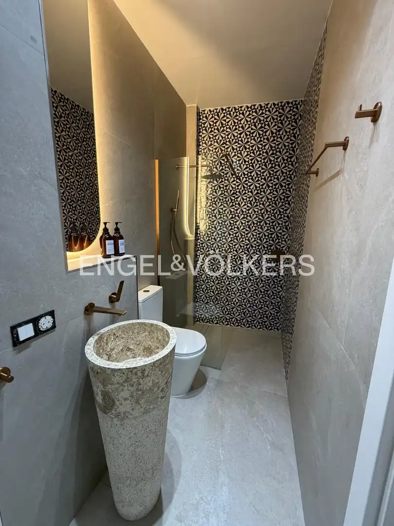 Badezimmer von Erdgeschoss zur Miete in Sevilla mit Klimaanlage, Heizung und Möbliert