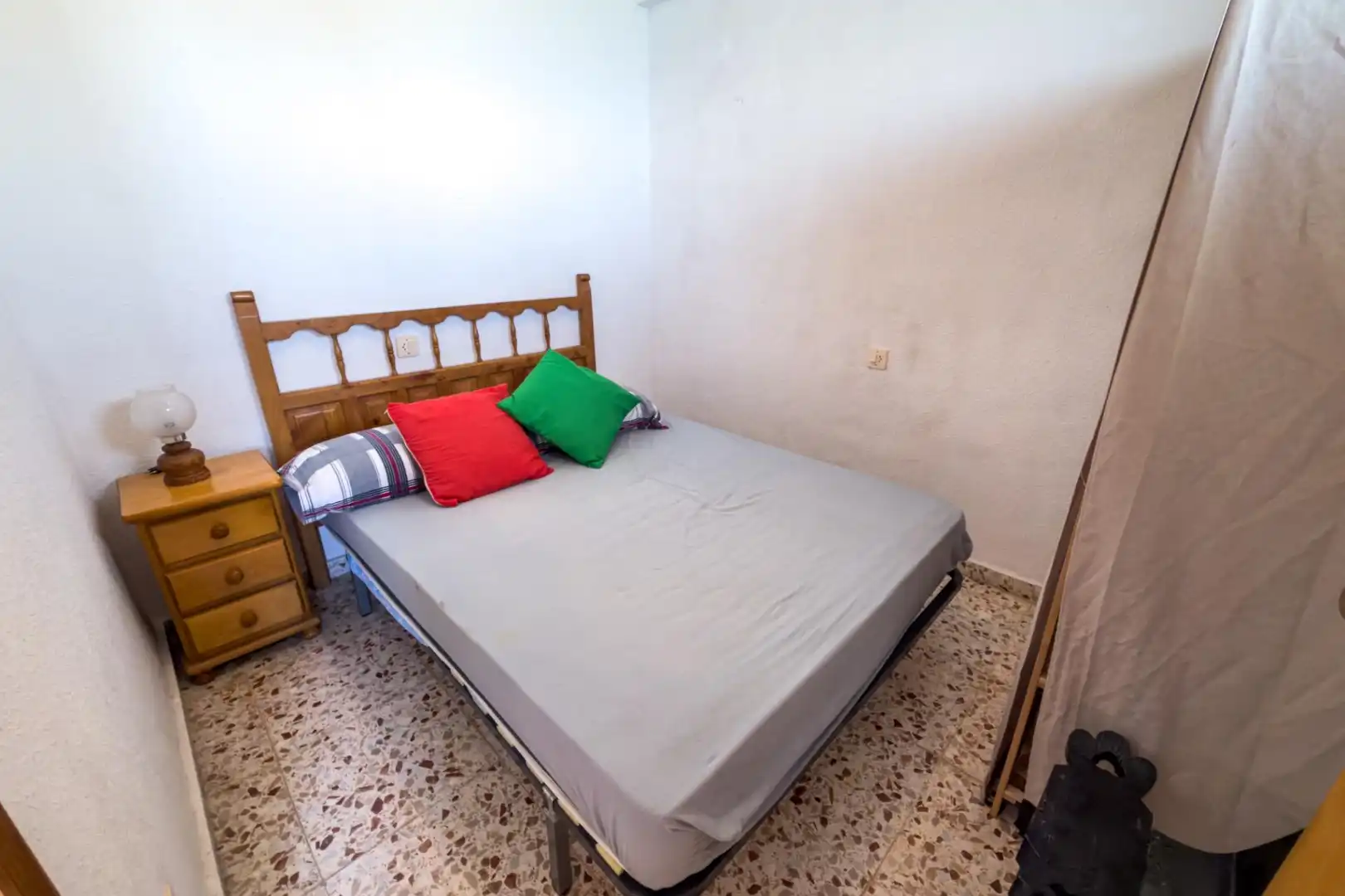 Dormitori de Pis en venda en Torrevieja amb Terrassa, Moblat i Balcó