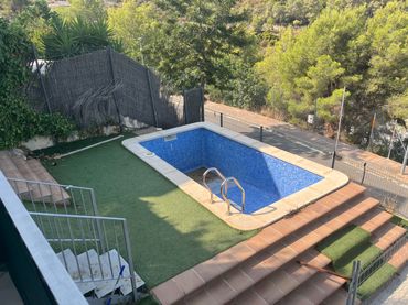 Adossat amb balcó en venda a Carrer Montrodo 14