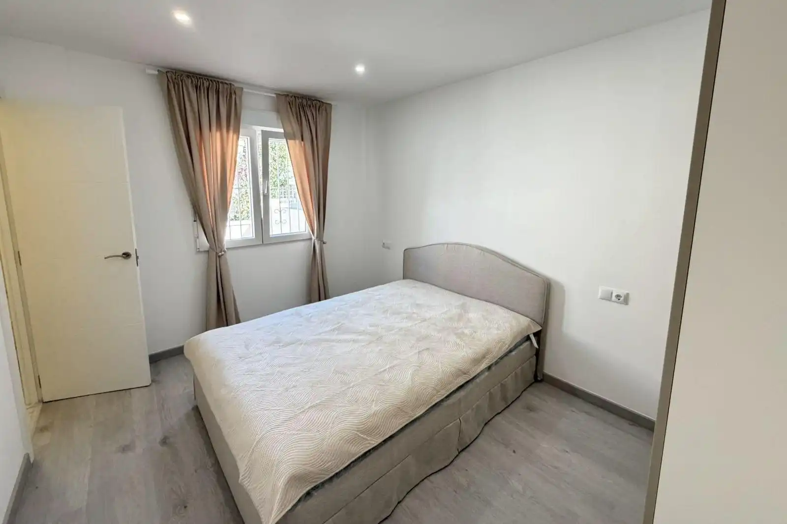 Dormitori de Casa adosada en venda en Torrevieja amb Aire condicionat, Calefacció i Jardí privat