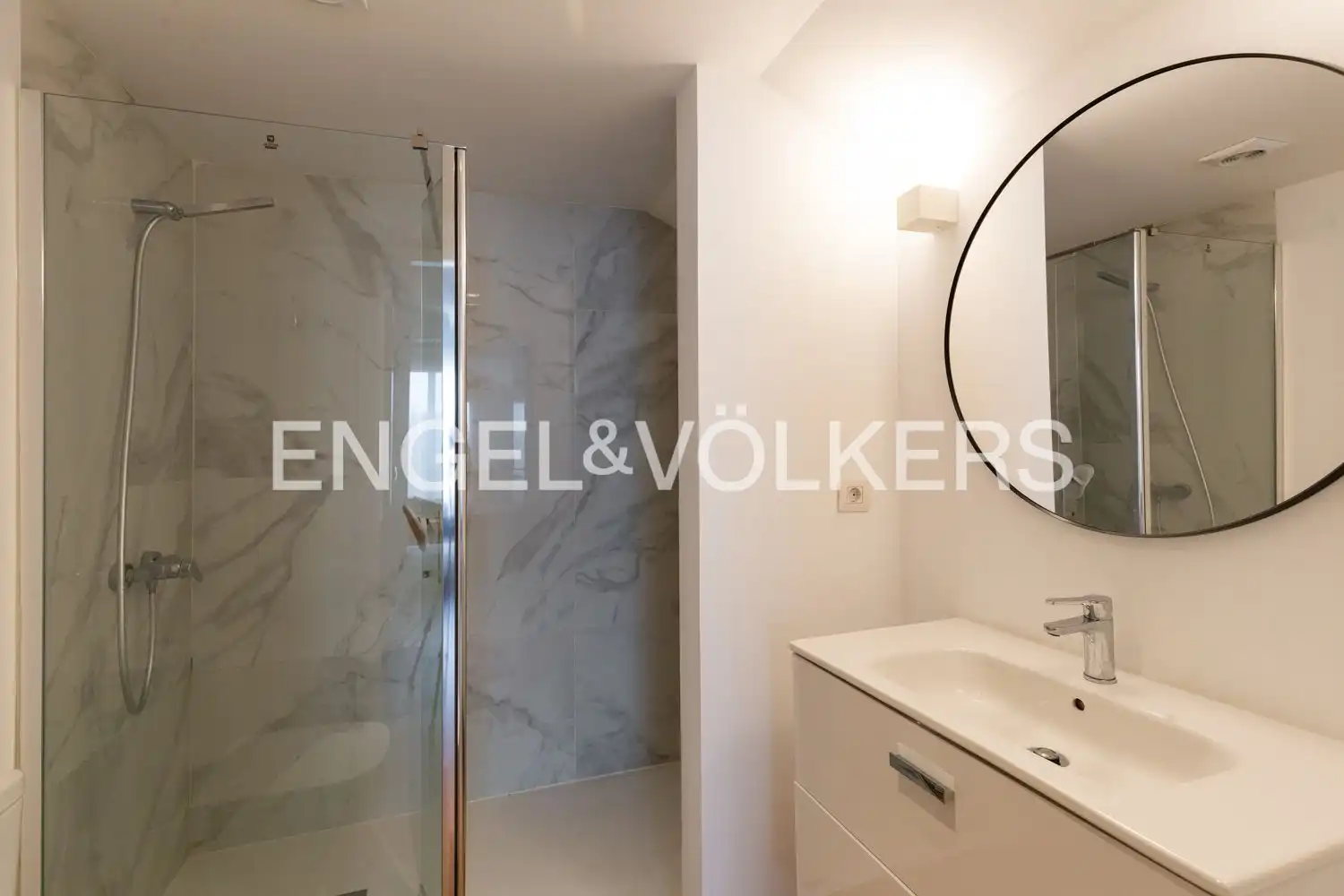 Baño de Ático en venta en Valencia con Aire acondicionado, Calefacción y Jardín privado