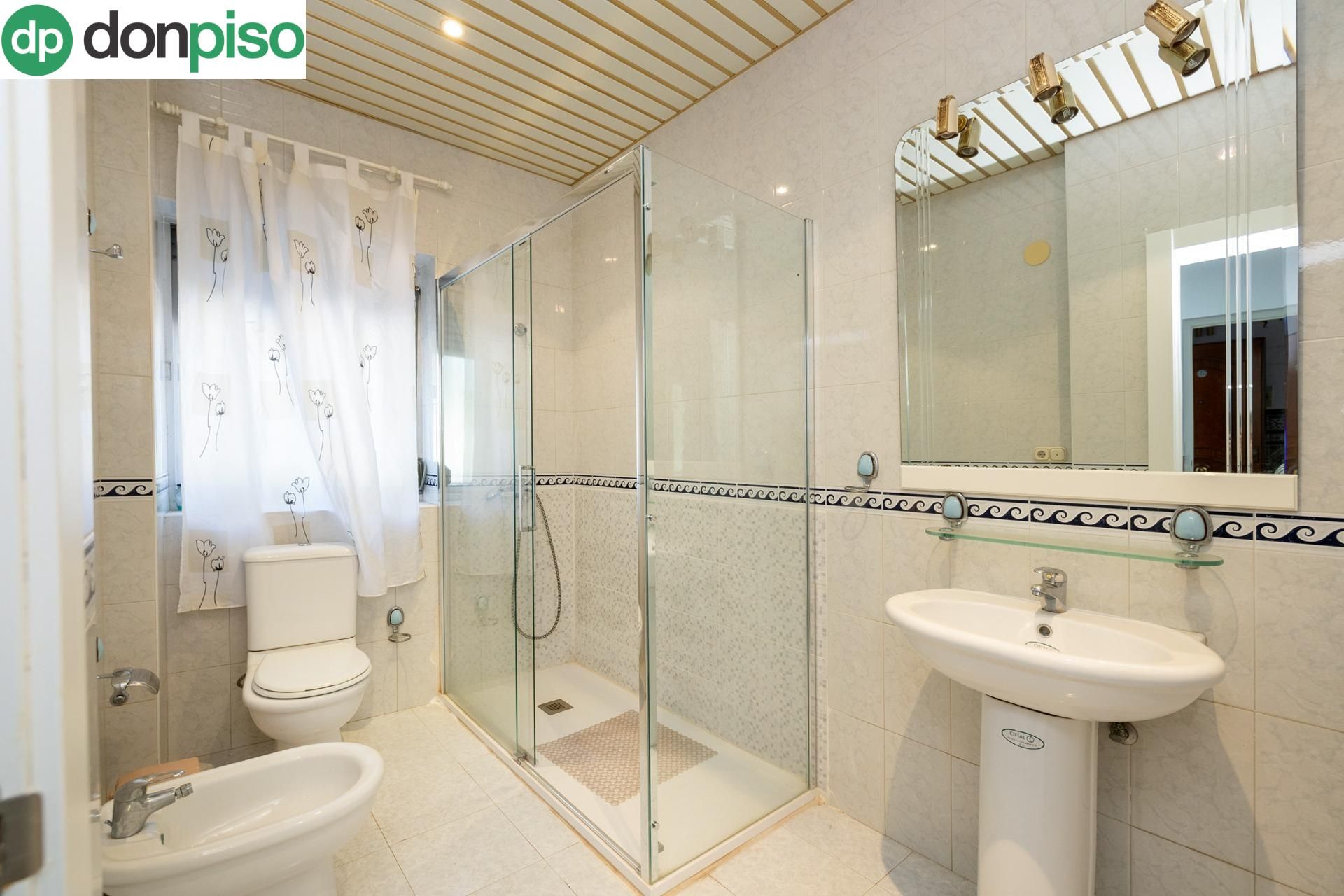 Bany de Casa adosada en venda en  Granada Capital amb Terrassa, Traster i Balcó