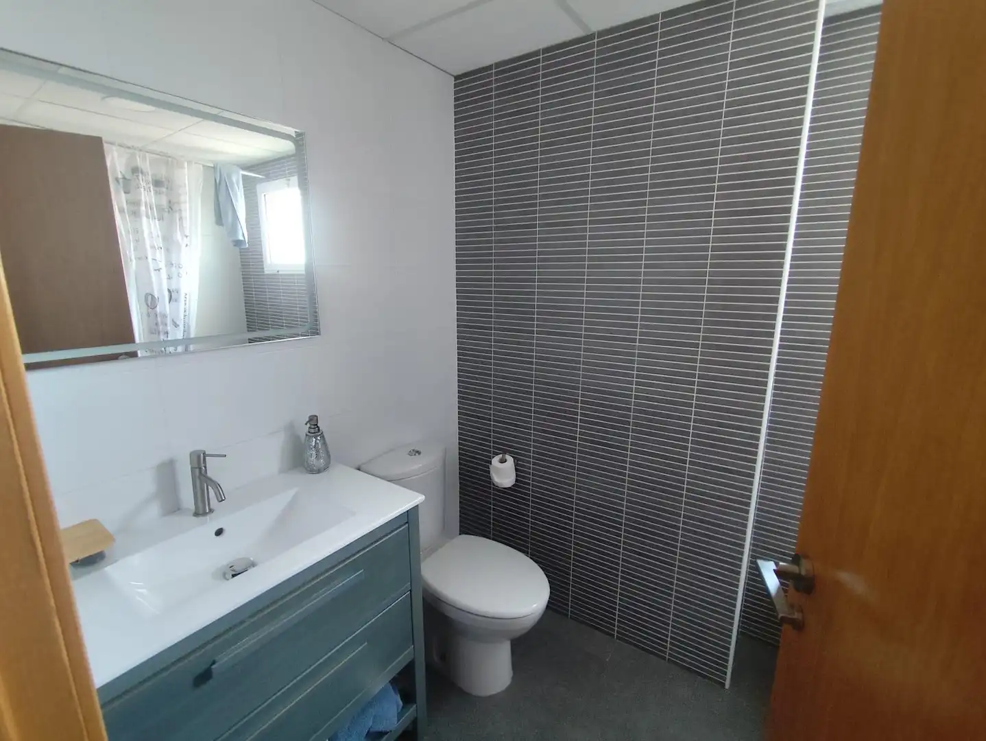 Badezimmer von Wohnung zum Verkauf in Murcia mit Klimaanlage und Balkon