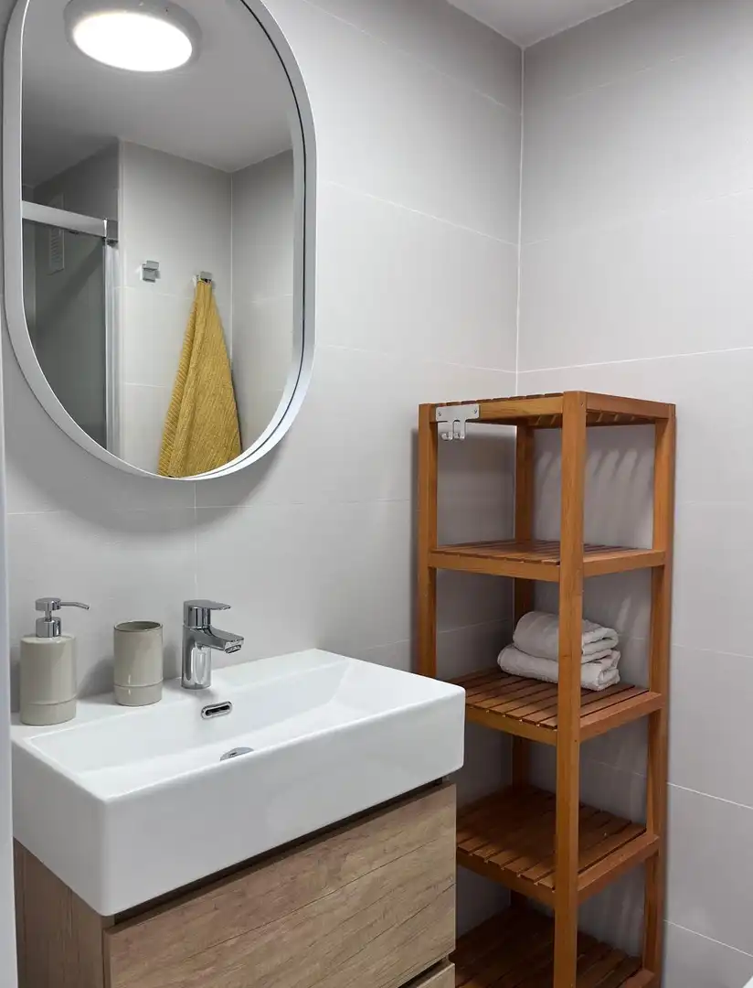 Baño de Apartamento de alquiler en Málaga con Jardín privado, Terraza y Amueblado