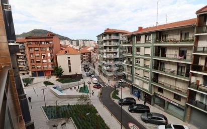 Vista exterior de Pis en venda en Santurtzi  amb Balcó