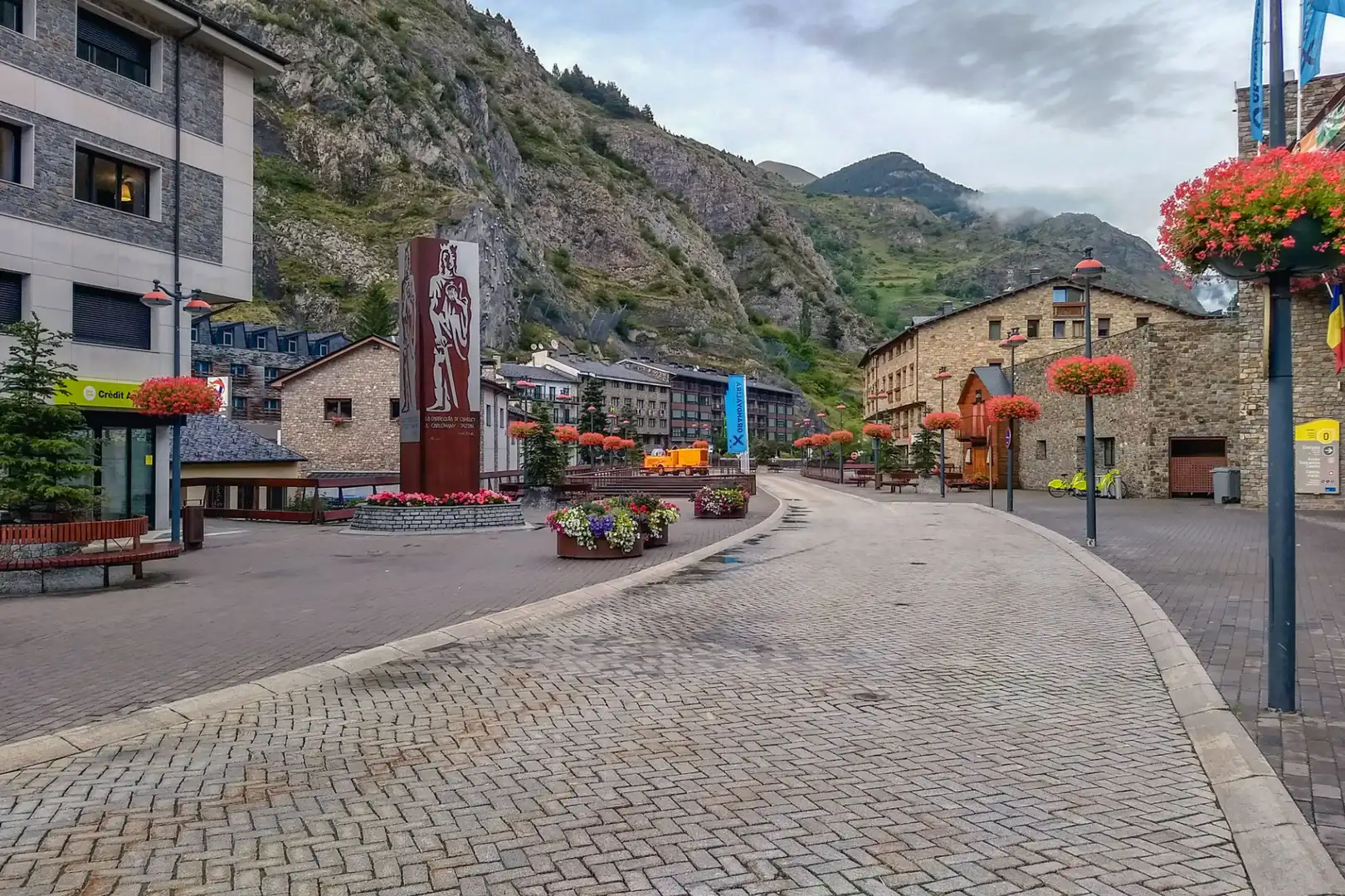 Exterior view of Buildings for sale in La Seu d'Urgell  with Alarm