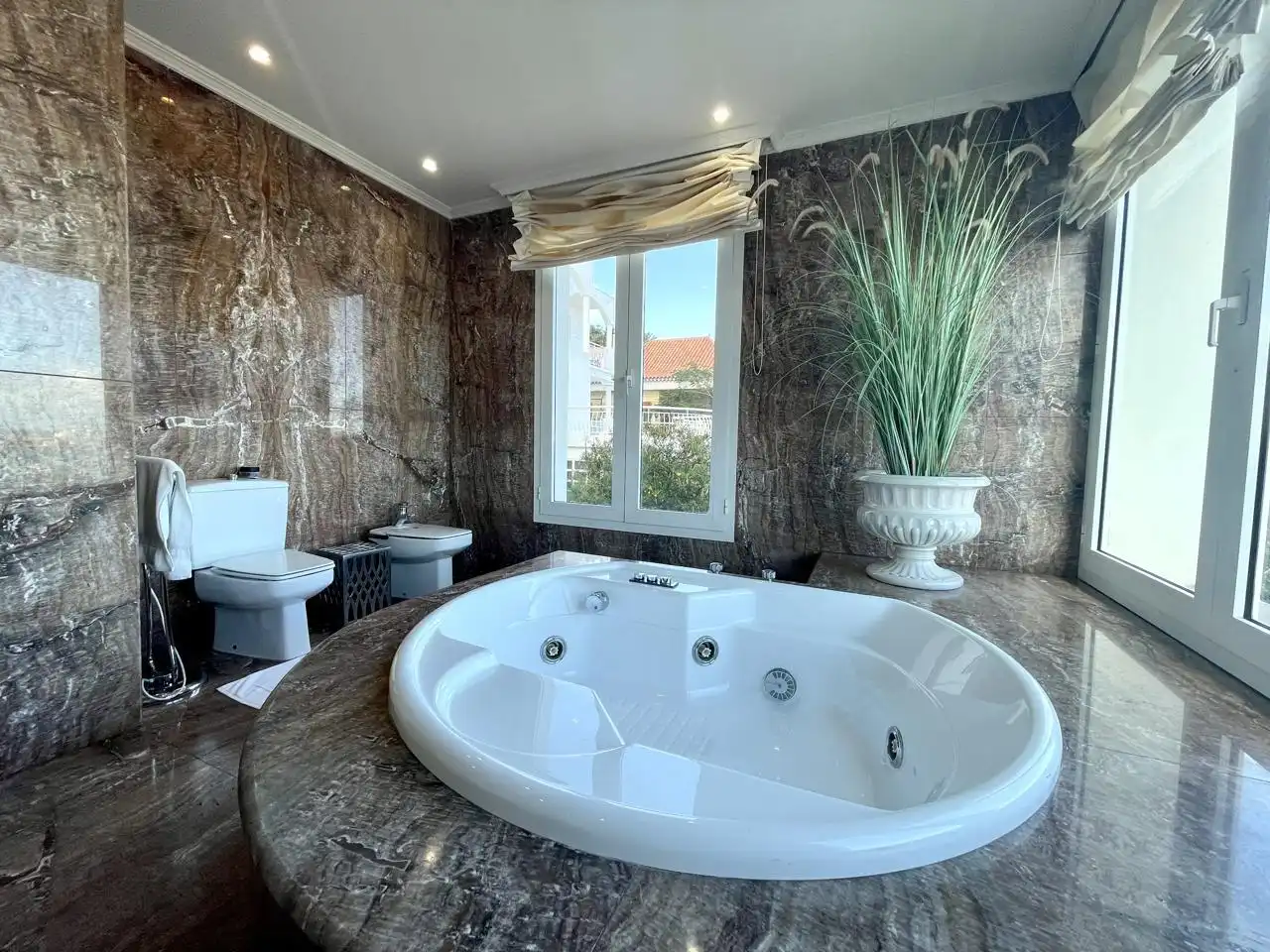 Bany de Casa o xalet en venda en Las Palmas de Gran Canaria amb Jardí privat, Terrassa i Piscina