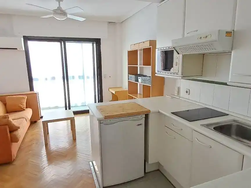 Cocina de Estudio de alquiler en Madrid con Aire acondicionado, Parquet y Amueblado