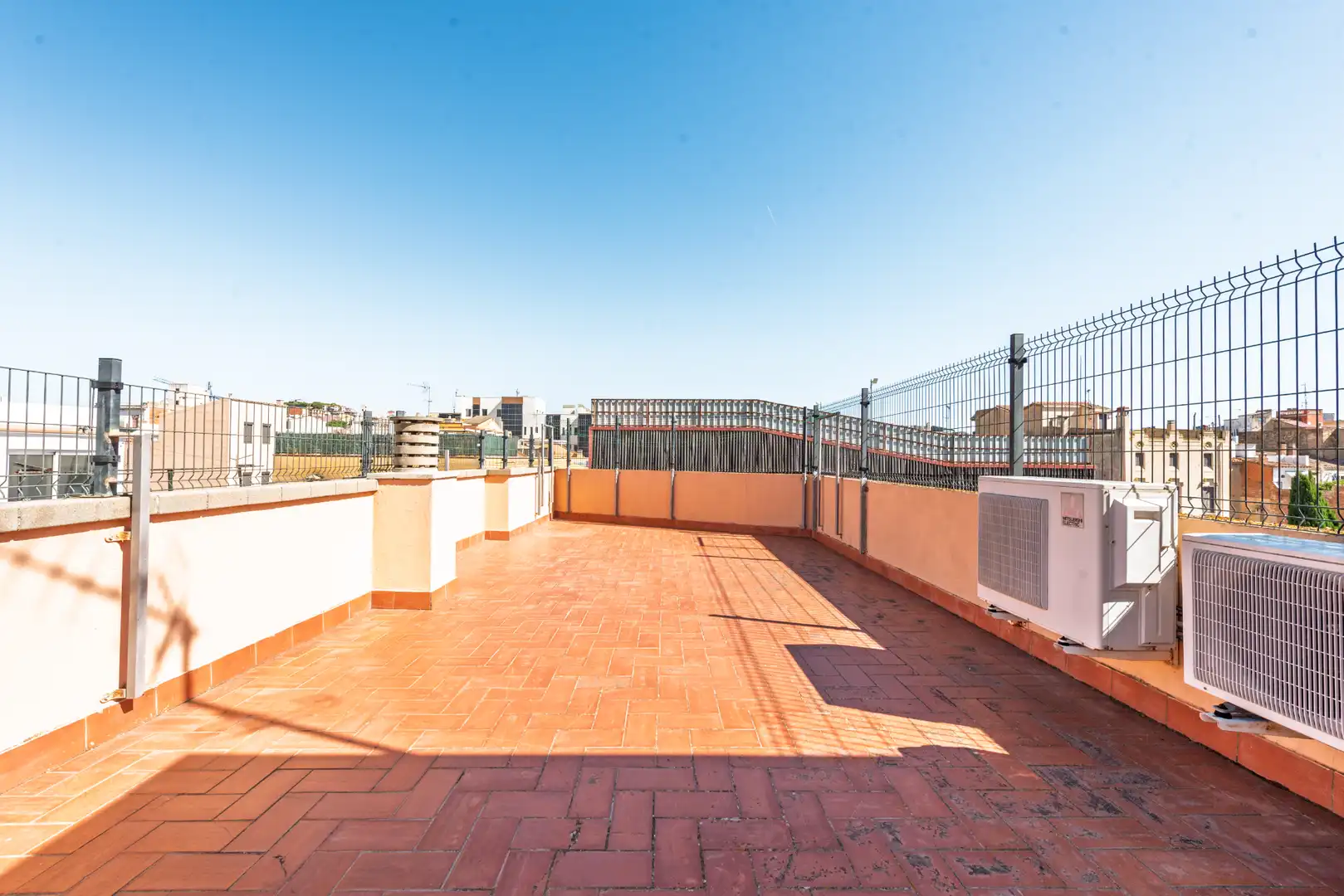 Piso con terraza en venta en Carrer d'Antoni de Capmany 40, imagen 2