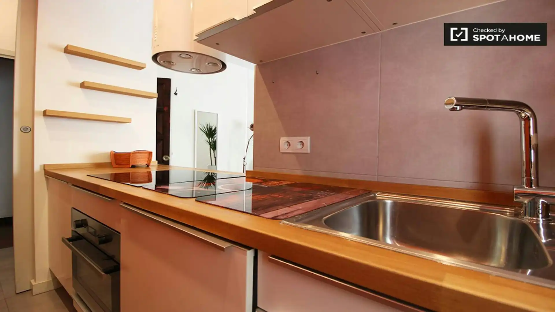 Cocina de Piso de alquiler en Madrid con Aire acondicionado, Calefacción y Jardín privado