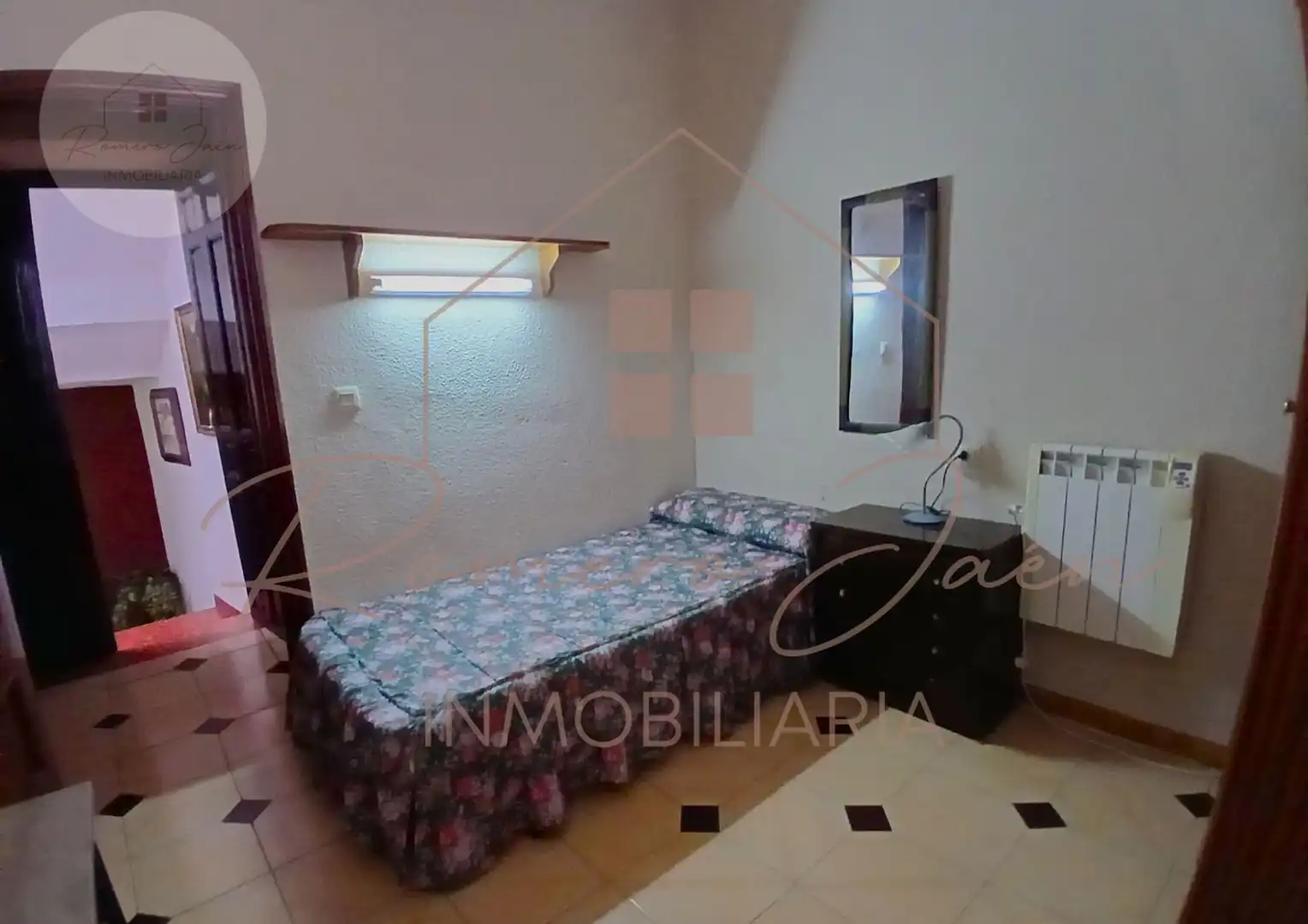 Dormitori de Casa o xalet en venda en Jaén amb Calefacció, Traster i Moblat