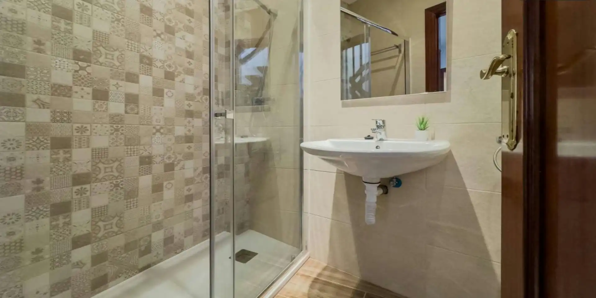 Baño de Piso para compartir en Barcelona con Amueblado y Lavadora