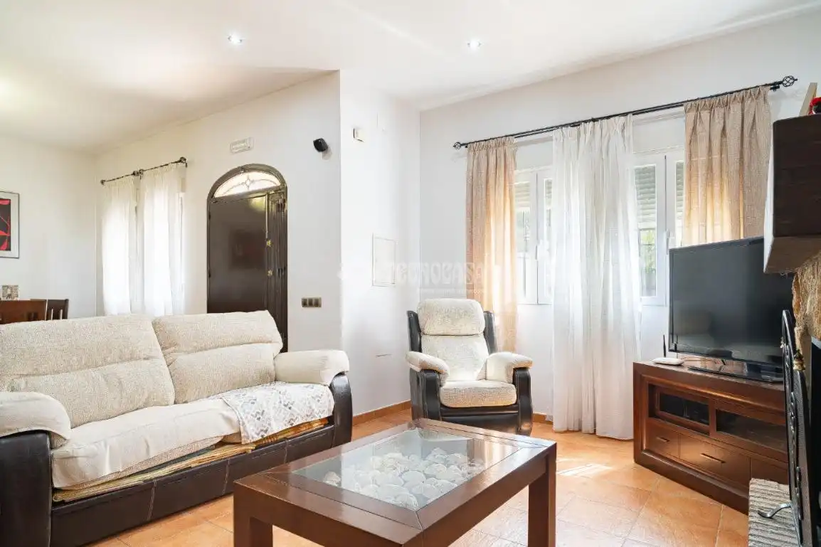 Sala de estar de Finca rústica en venta en Torreperogil con Aire acondicionado y Calefacción