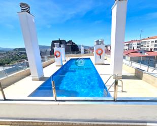Piscina de Pis en venda en Vigo  amb Calefacció, Jardí privat i Forn