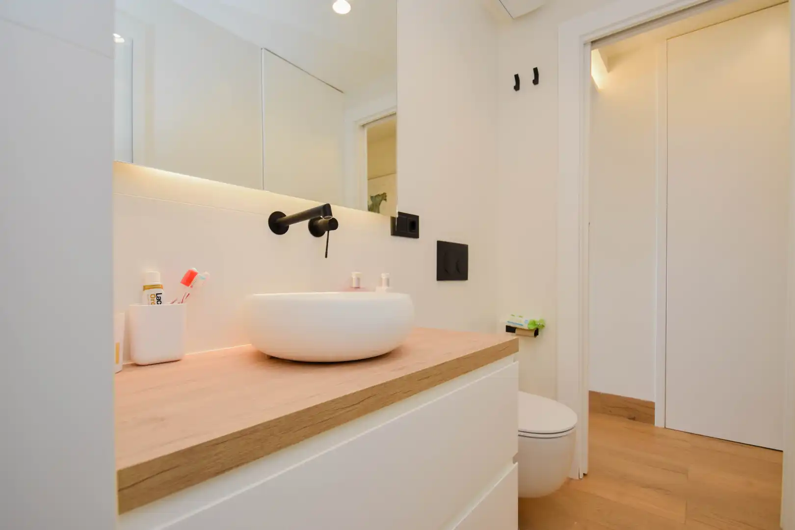 Bathroom of Flat for sale in Almuñécar  with Parquet flooring, Terrace and Furnished