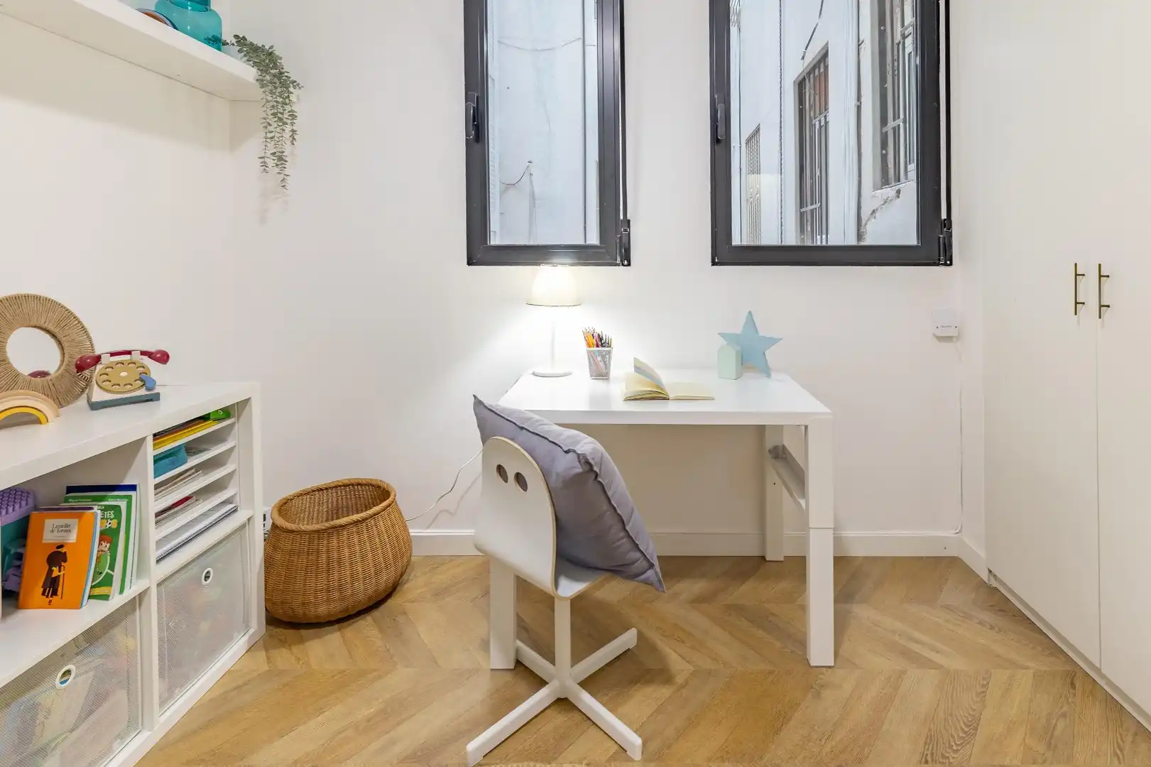 Bedroom of Flat for rent in Valencia  with Air Conditioner, Heating and Storage room