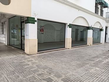 Local comercial de lloguer a Calle Valdés 16