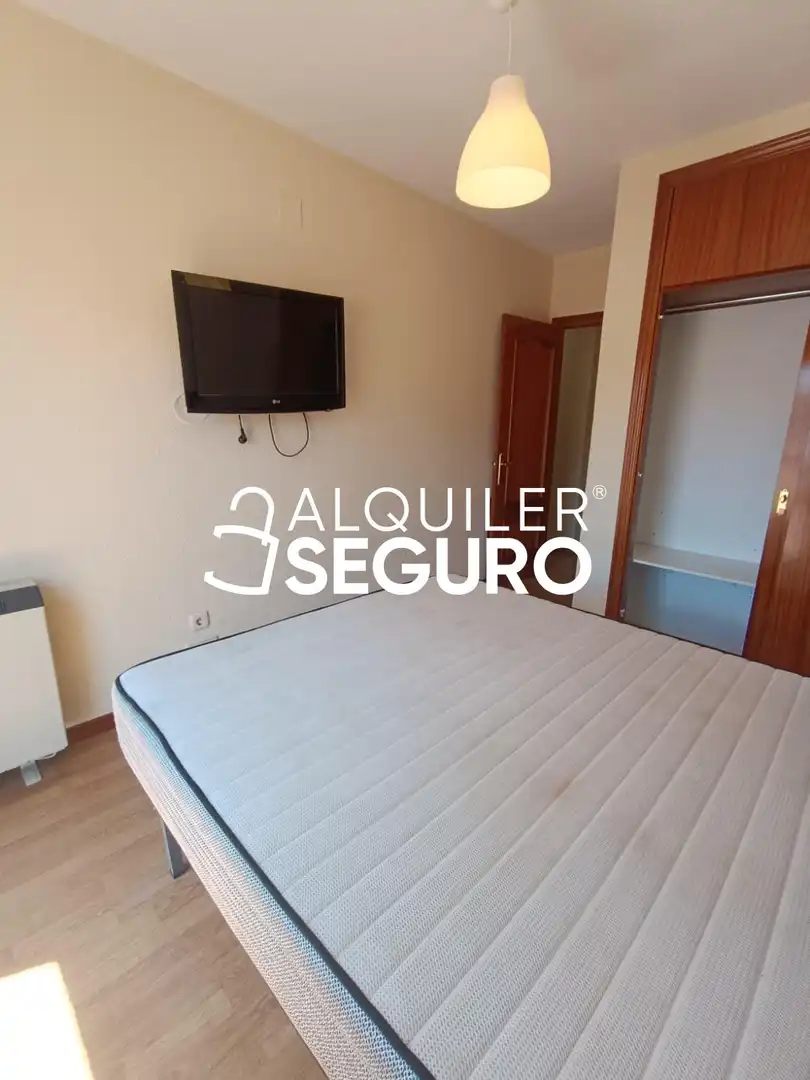 Bedroom of Flat for rent in Pinto  with Heating, Terrace and Furnished