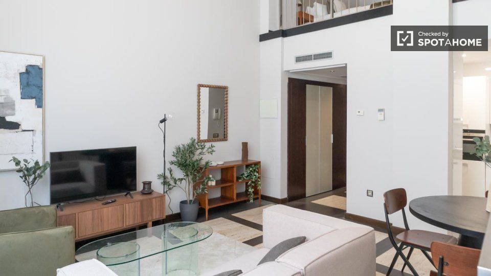 Living room of Flat to rent in  Madrid Capital  with Air Conditioner, Heating and Furnished