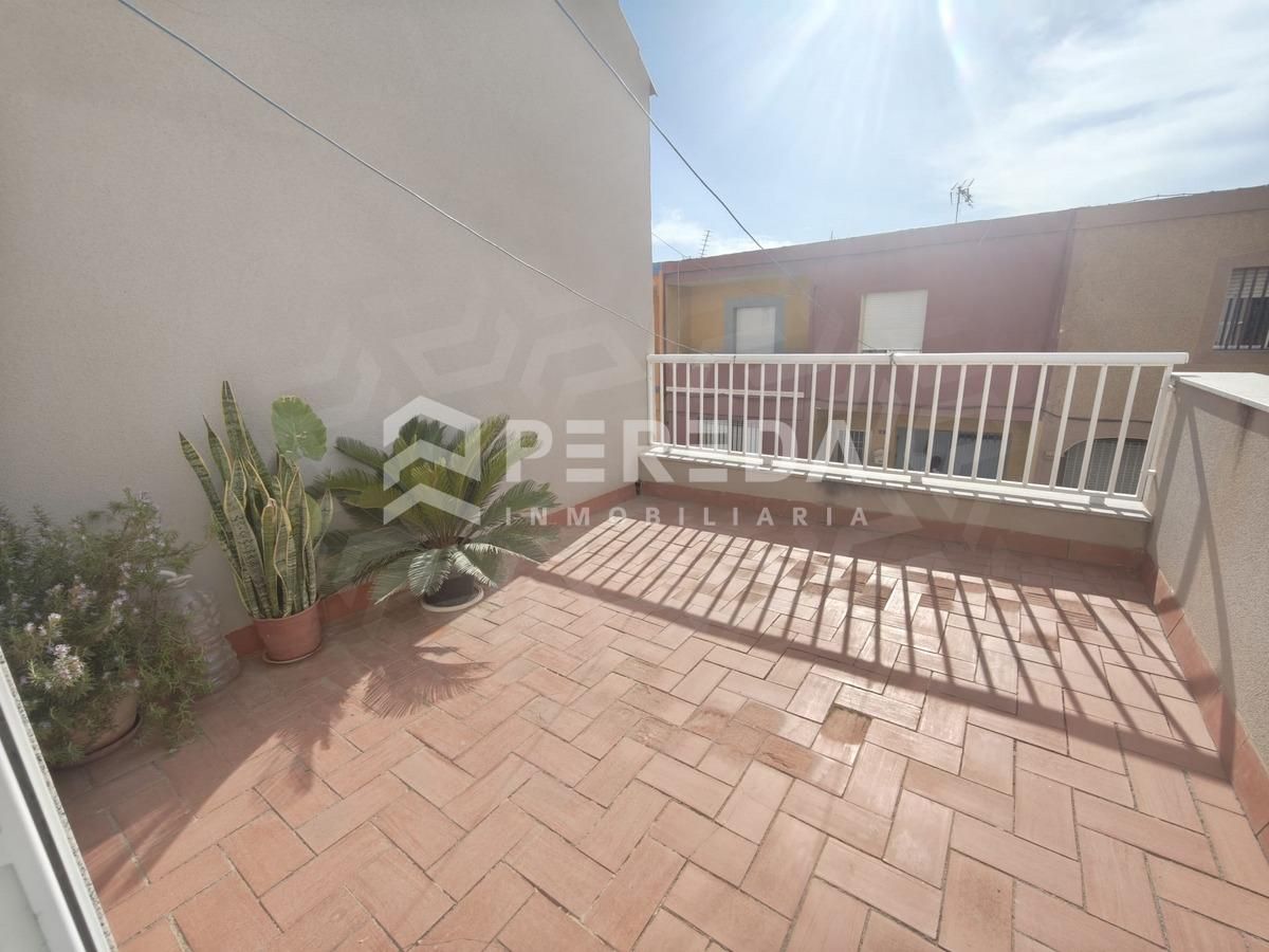 Vista exterior de Casa o xalet en venda en Roquetas de Mar amb Terrassa, Traster i Balcó