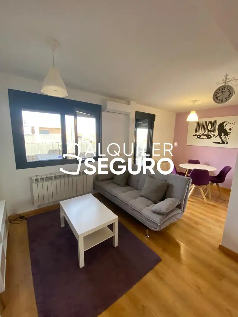 Sala d'estar de Pis de lloguer en Marchamalo amb Aire condicionat, Calefacció i Terrassa