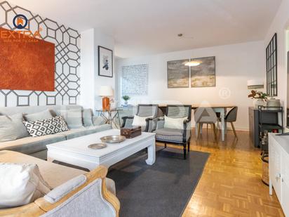 Sala d'estar de Pis en venda en  Madrid Capital amb Calefacció, Jardí privat i Parquet