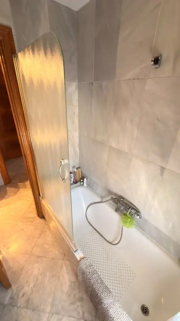 Bathroom of Houses for share in Albaicín