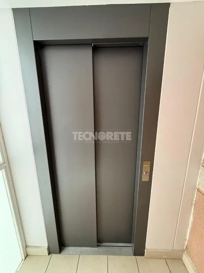 Piso en venta en Madrid con Calefacción y Parquet