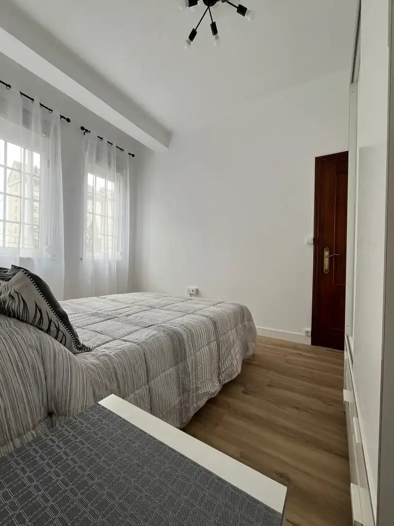 Bedroom of Flat for rent in Ferrol  with Heating