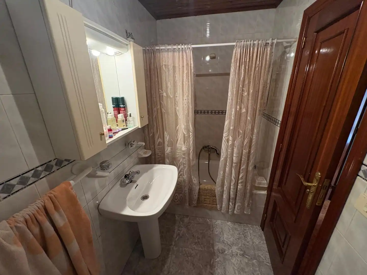 Bathroom of Houses for sale in Arbo  with Furnished