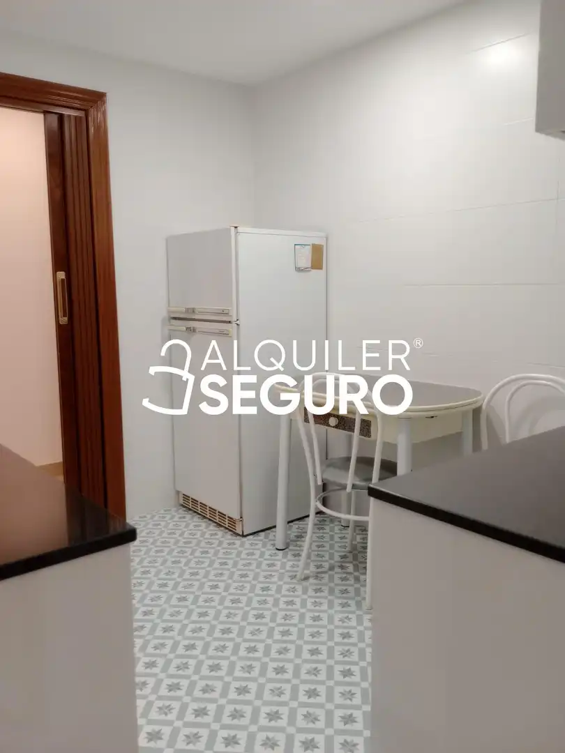 Cuina de Pis de lloguer en Madrid amb Calefacció i Terrassa