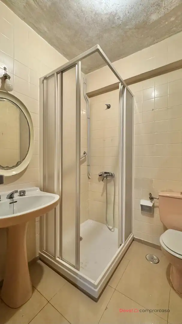 Baño de Piso en venta en Vigo  con Calefacción, Terraza y Balcón
