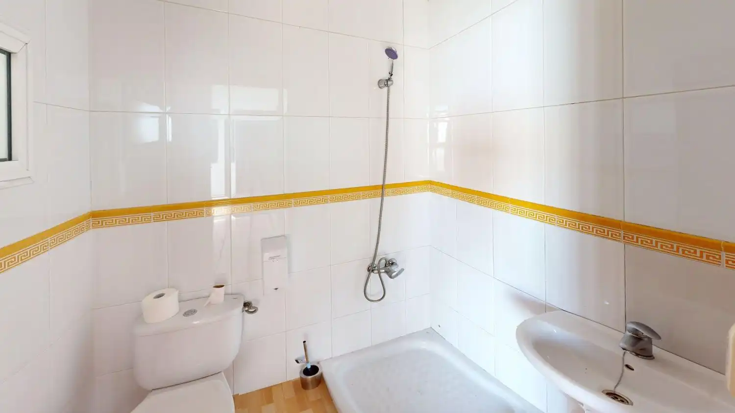 Baño de Nave industrial de alquiler en La Rinconada