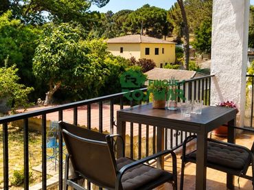 Casa amb jardí en venda a Montbarbat