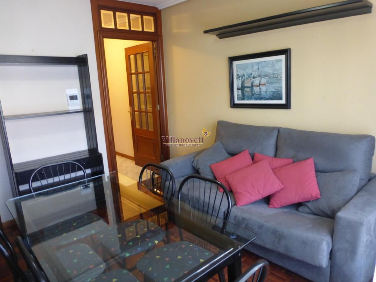 Sala d'estar de Apartament de lloguer en Vigo  amb Calefacció, Parquet i Traster