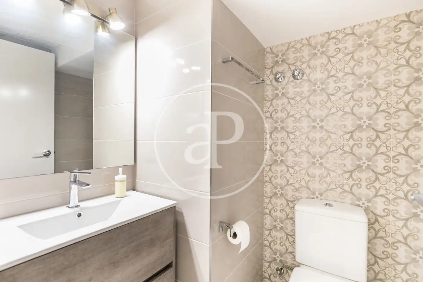 Badezimmer von Maisonette zum Verkauf in Barcelona mit Klimaanlage, Heizung und Terrasse