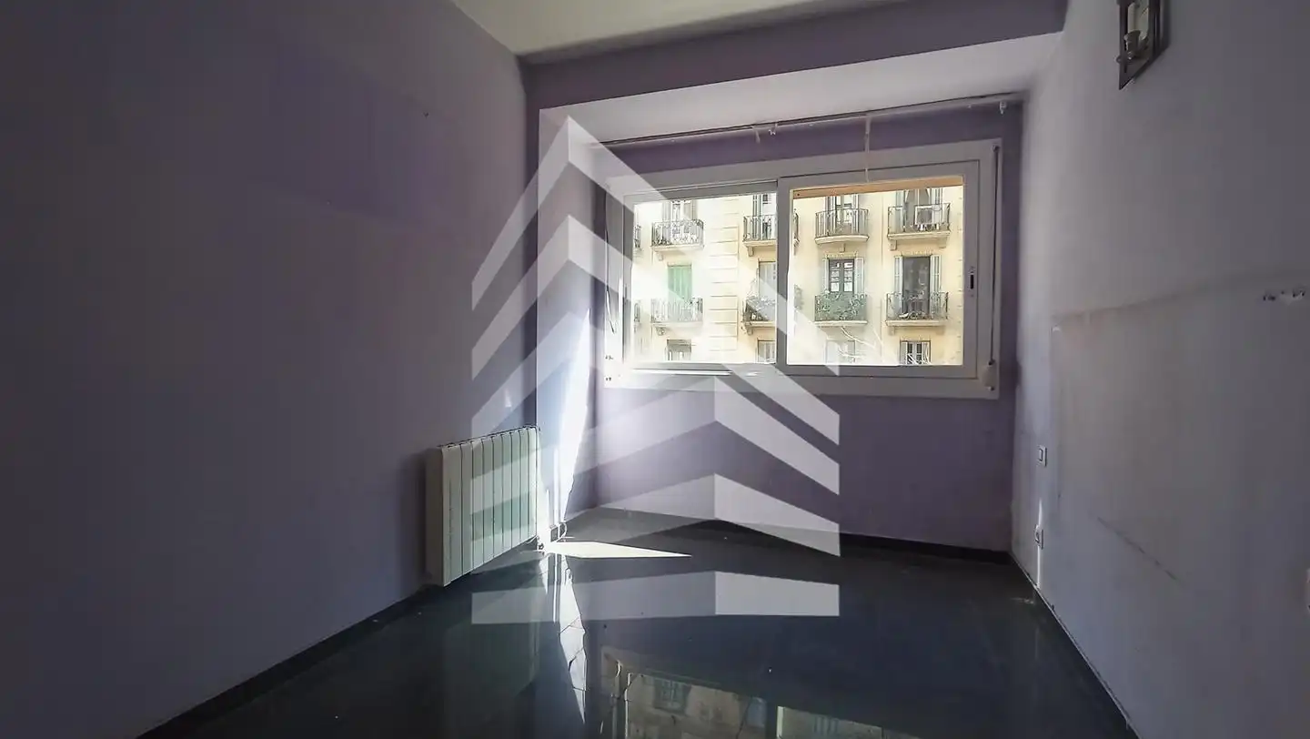 Schlafzimmer von Wohnung zum Verkauf in Barcelona mit Heizung und Balkon