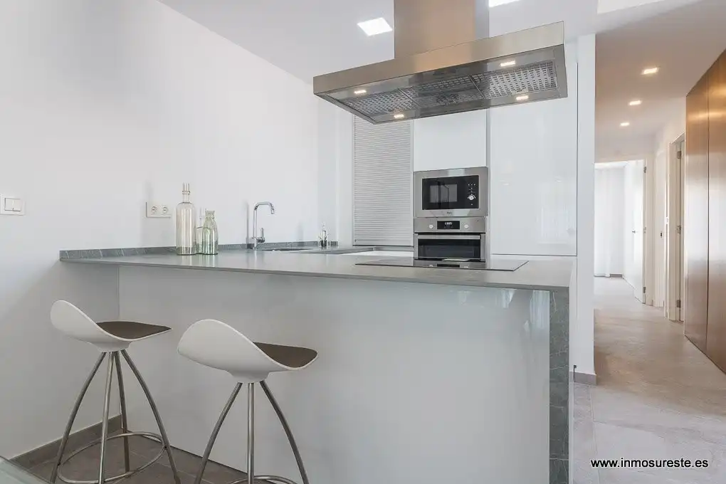 Cuina de Apartament en venda en Torrevieja amb Jardí privat, Terrassa i Piscina comunitària