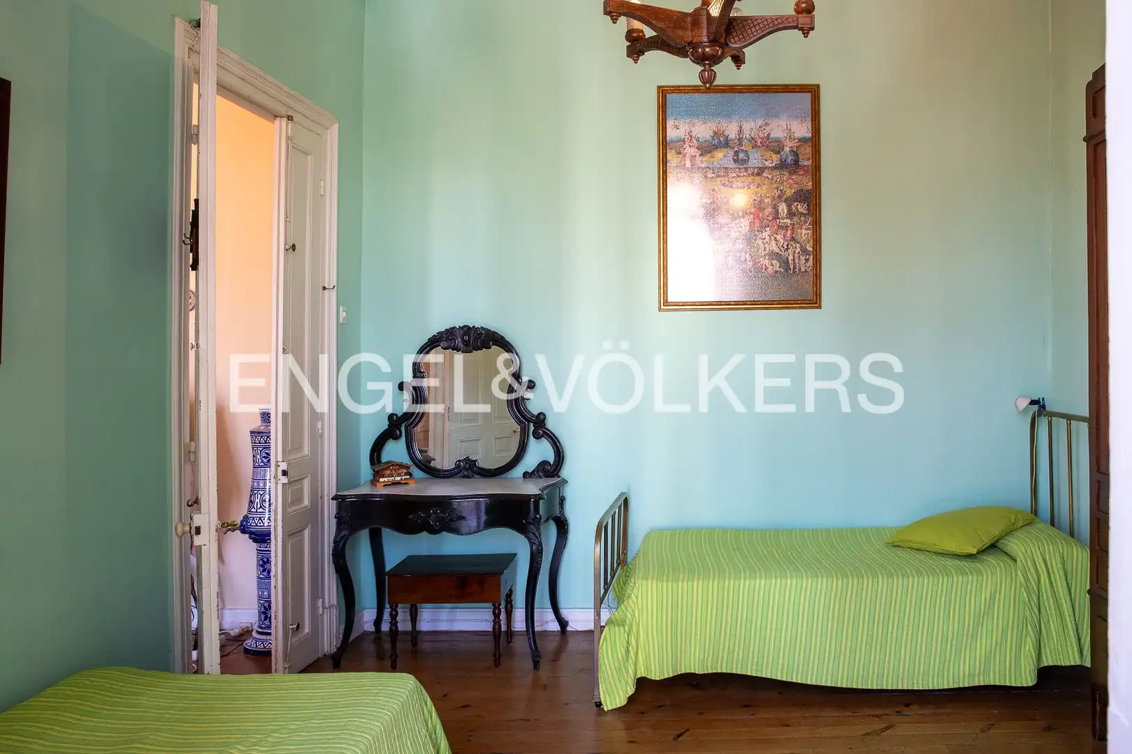 Comedor de Piso en venta en Laredo con Calefacción y Balcón
