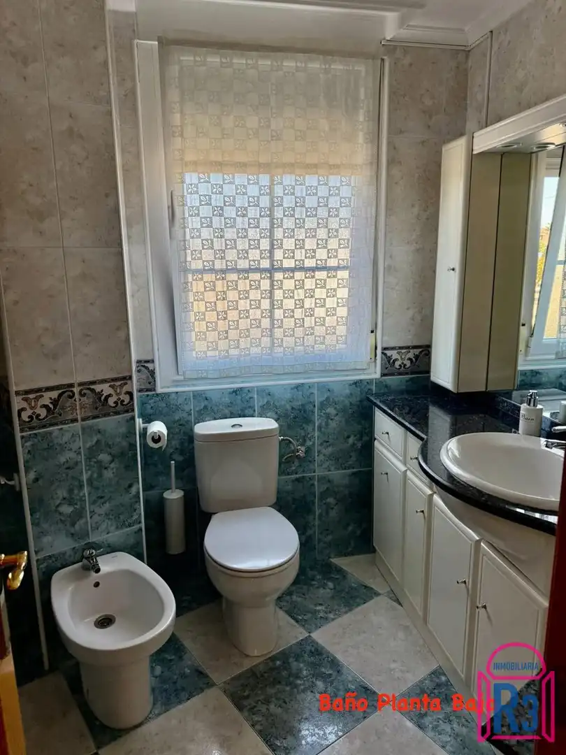 Baño de Casa adosada en venta en San Andrés del Rabanedo con Calefacción y Amueblado
