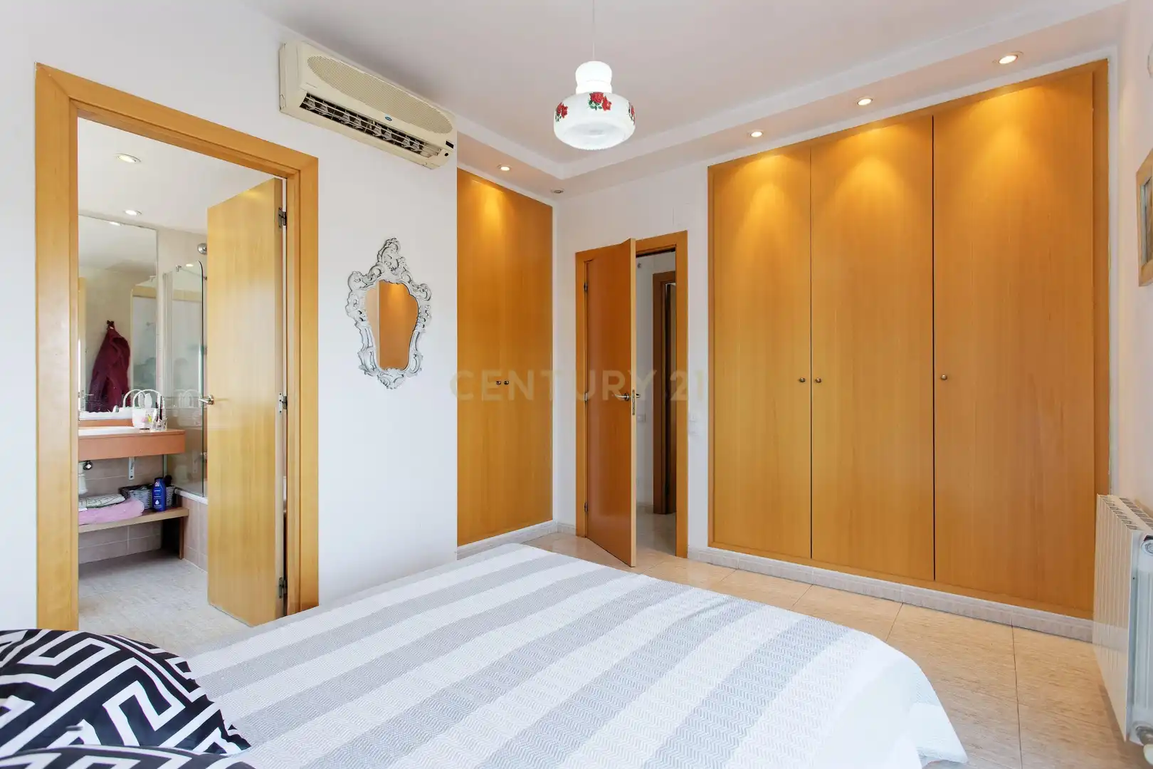 Dormitori de Casa o xalet en venda en Santa Perpètua de Mogoda
