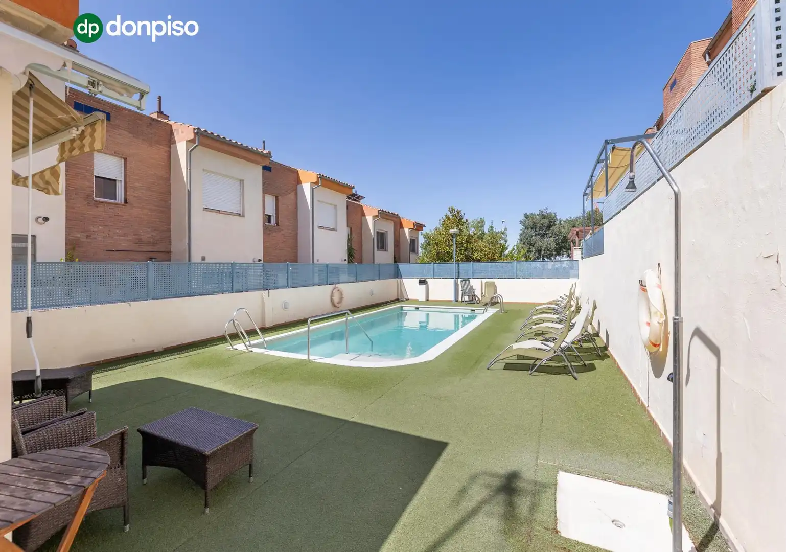 Piscina de Casa adosada en venta en Granada con Aire acondicionado, Calefacción y Piscina comunitaria