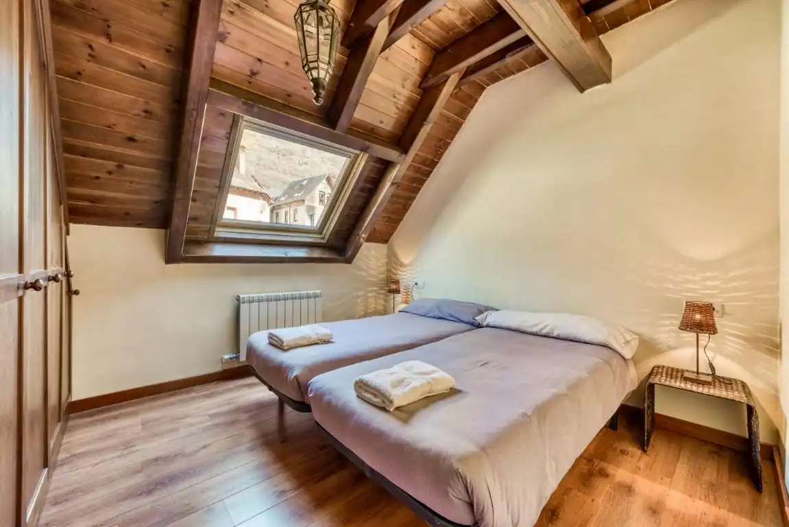 Bedroom of Flat for rent in Vielha e Mijaran  with Heating, Parquet flooring and Furnished