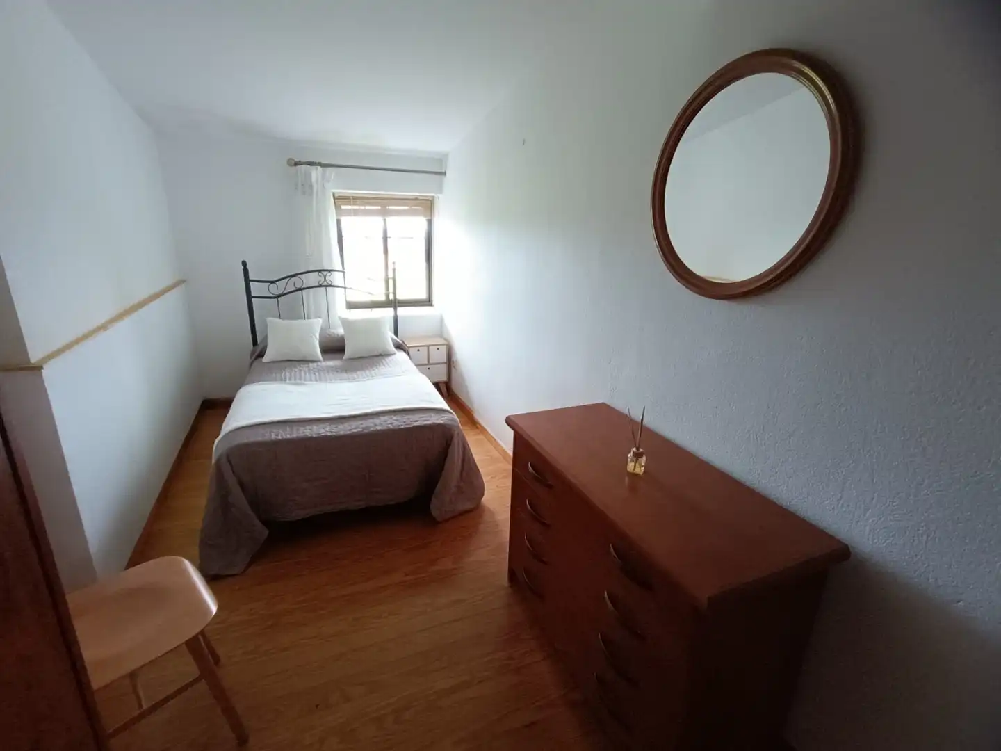 Schlafzimmer von Einfamilien-Reihenhaus zum Verkauf in Valdáliga mit Heizung, Abstellraum und Balkon
