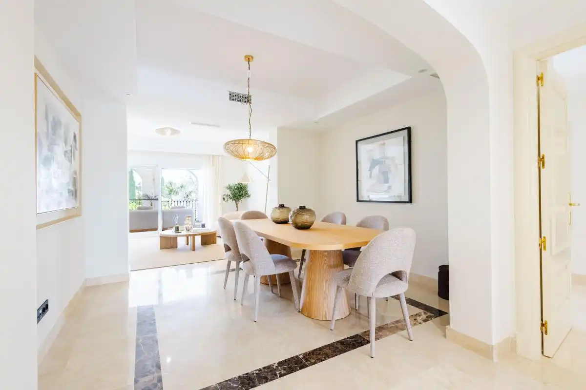 Comedor de Dúplex en venta en Marbella con Aire acondicionado, Calefacción y Jardín privado