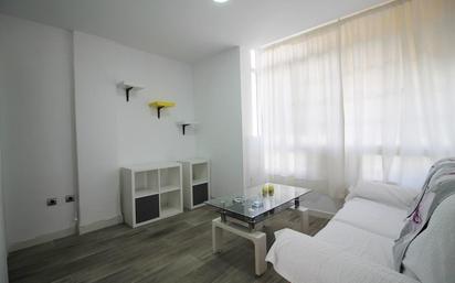 Sala d'estar de Apartament en venda en Torremolinos amb Aire condicionat i Piscina comunitària