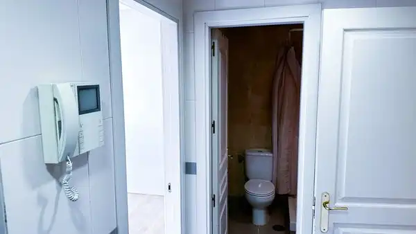 Baño de Piso de alquiler en Madrid con Aire acondicionado, Jardín privado y Trastero