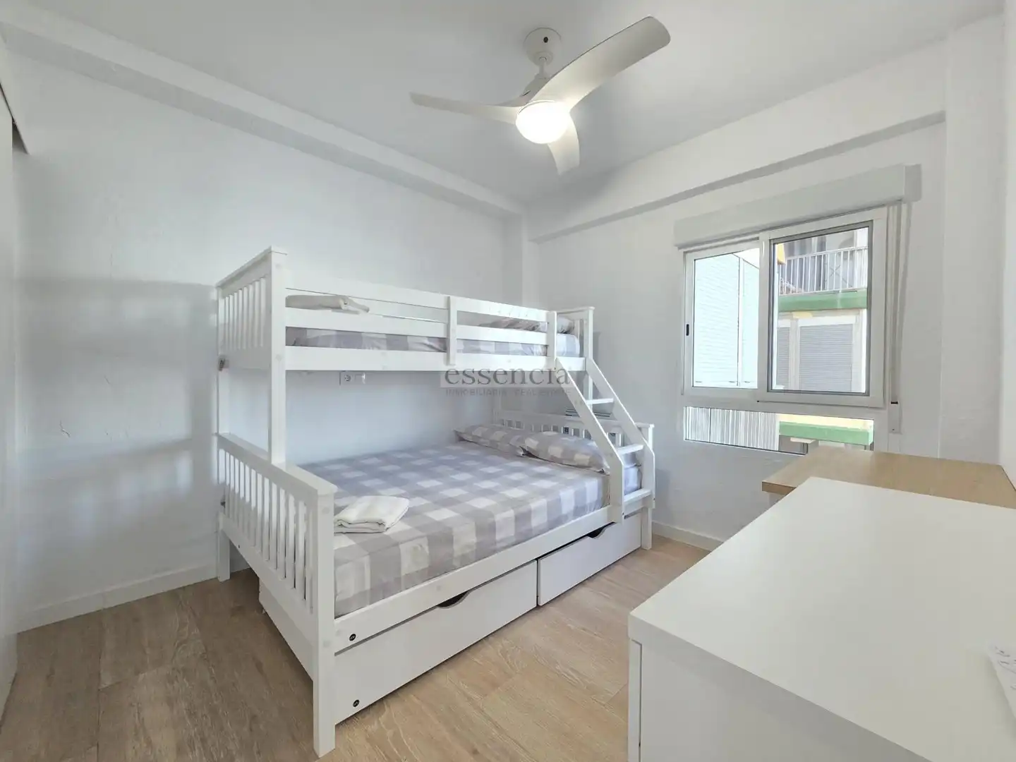 Habitación de Apartamento en venta en Tavernes de la Valldigna con Terraza y Balcón