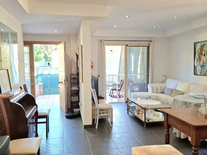 Sala d'estar de Casa adosada en venda en Santa Margalida amb Aire condicionat, Terrassa i Piscina
